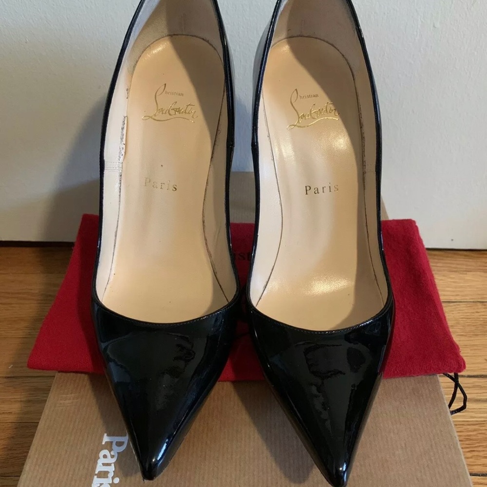 Size 38 authentic so Kate Christian louboutin.